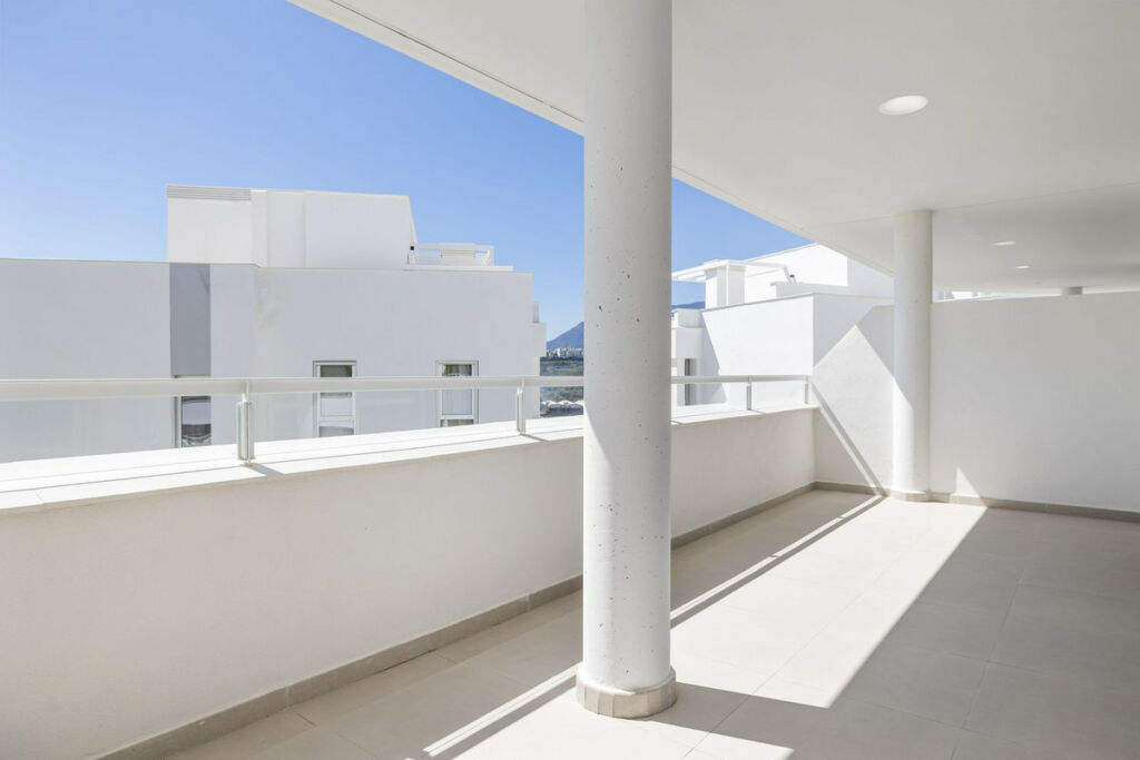 Middle Floor Apartment Cancelada Málaga - image 10