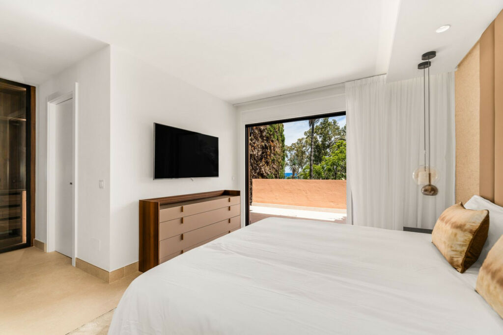 Townhouse New Golden Mile Málaga - image 10
