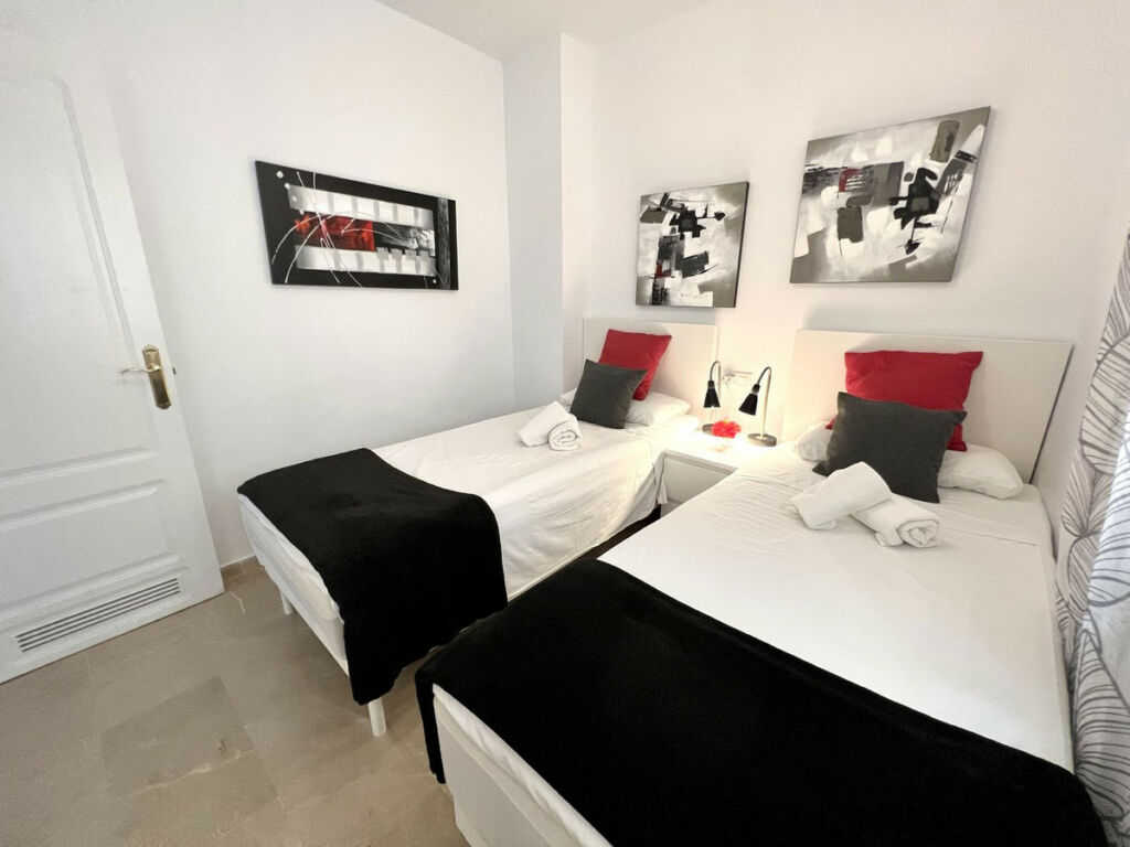 Middle Floor Apartment Estepona Málaga - image 13