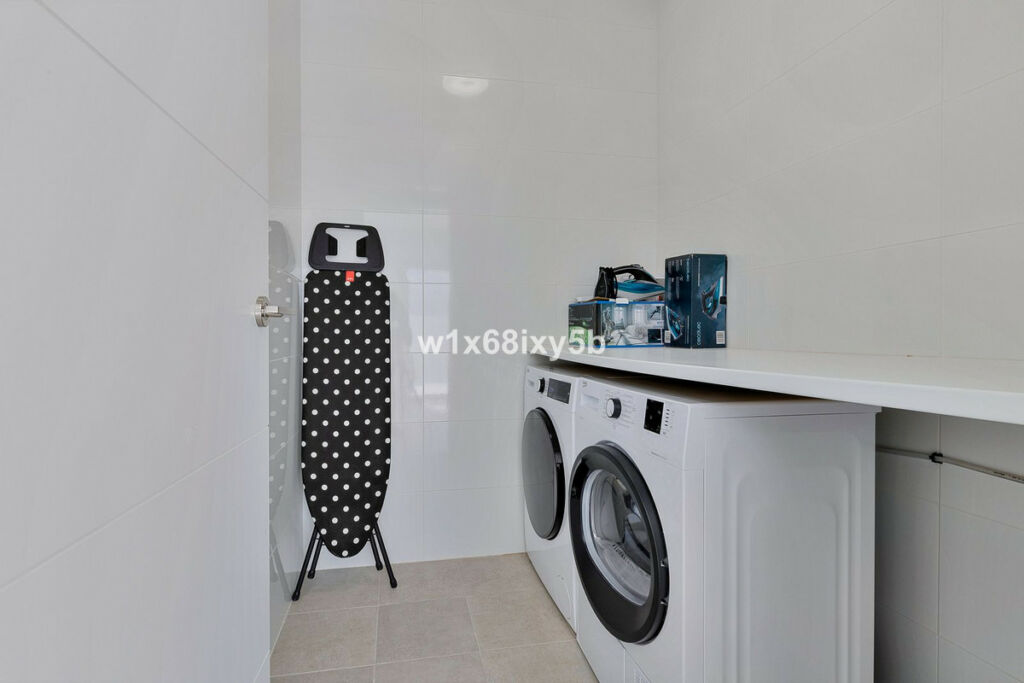 Detached Villa San Pedro de Alcántara Málaga - image 10