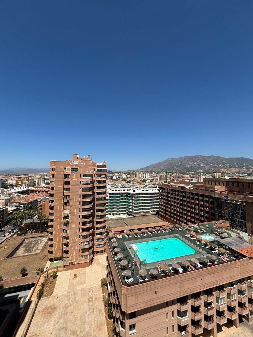 Middle Floor Apartment Fuengirola Málaga - image 10