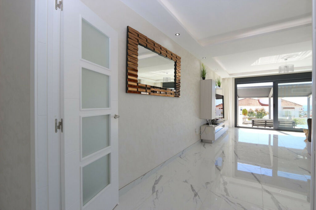 Detached Villa Riviera del Sol Málaga - image 8