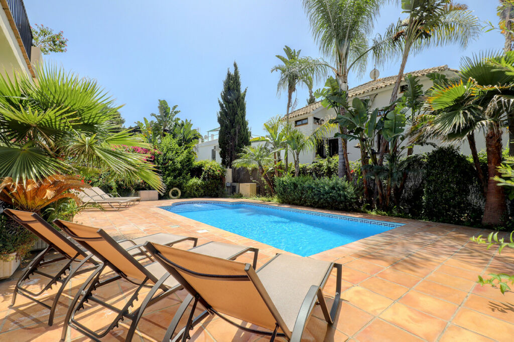 Detached Villa Cabopino Málaga - image 10