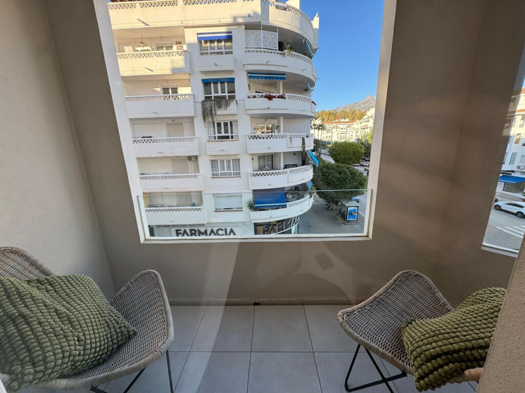 Middle Floor Apartment La Campana Málaga - image 10
