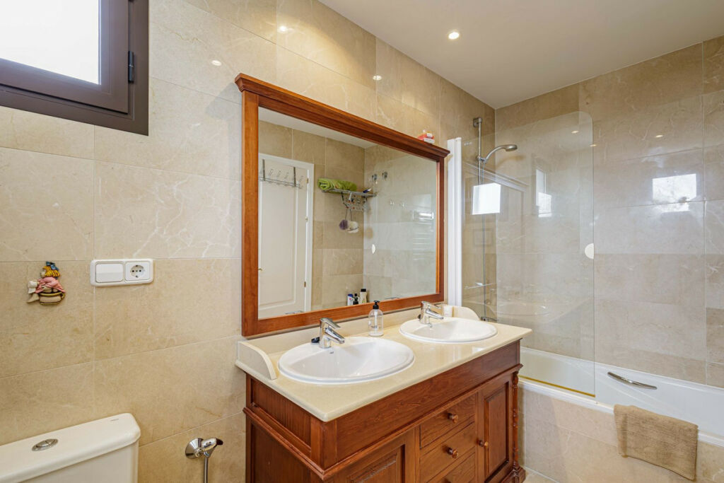 Middle Floor Apartment Los Arqueros Málaga - image 10