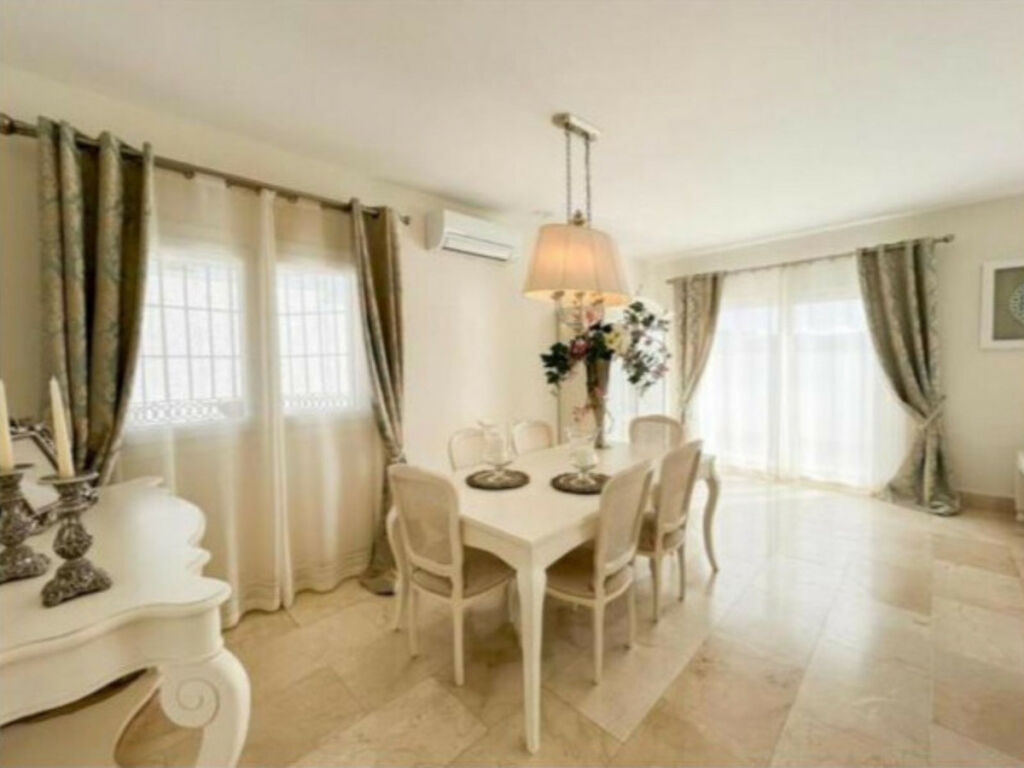 Detached Villa San Roque Cádiz - image 10