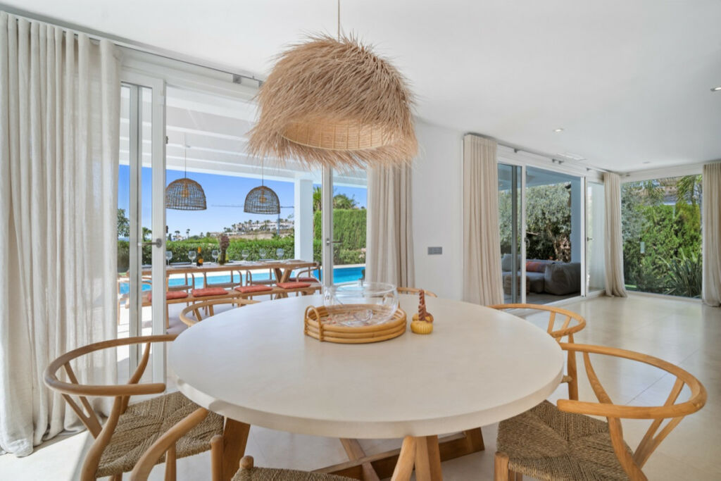 Detached Villa El Paraiso Málaga - image 11