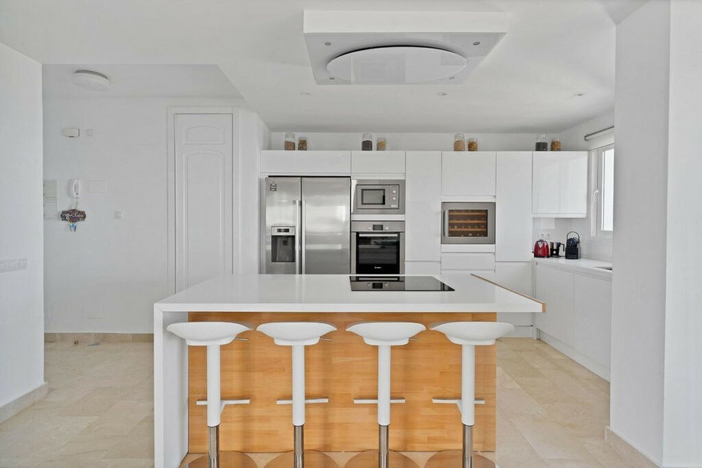 Penthouse Calahonda Málaga - image 12
