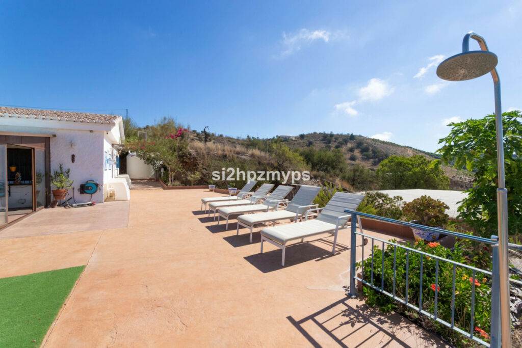 Detached Villa Almayate Málaga - image 11