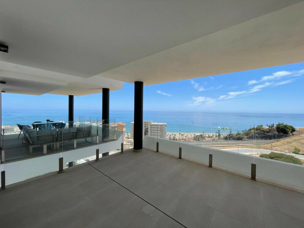 Middle Floor Apartment Carvajal Málaga - image 11