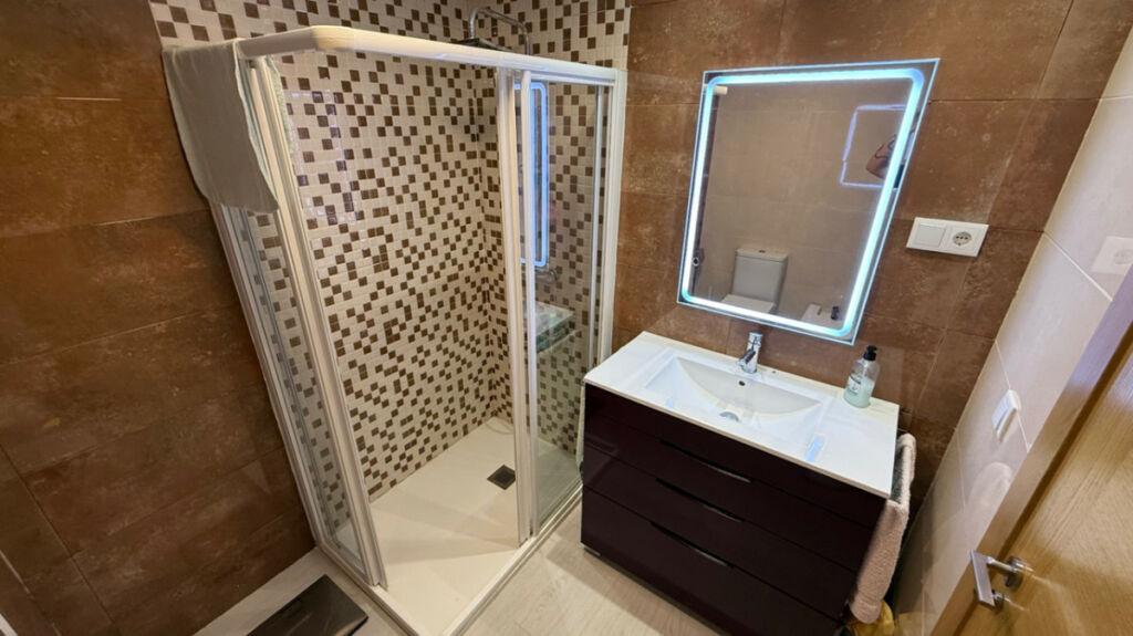 Middle Floor Apartment Torrevieja Alicante - image 11