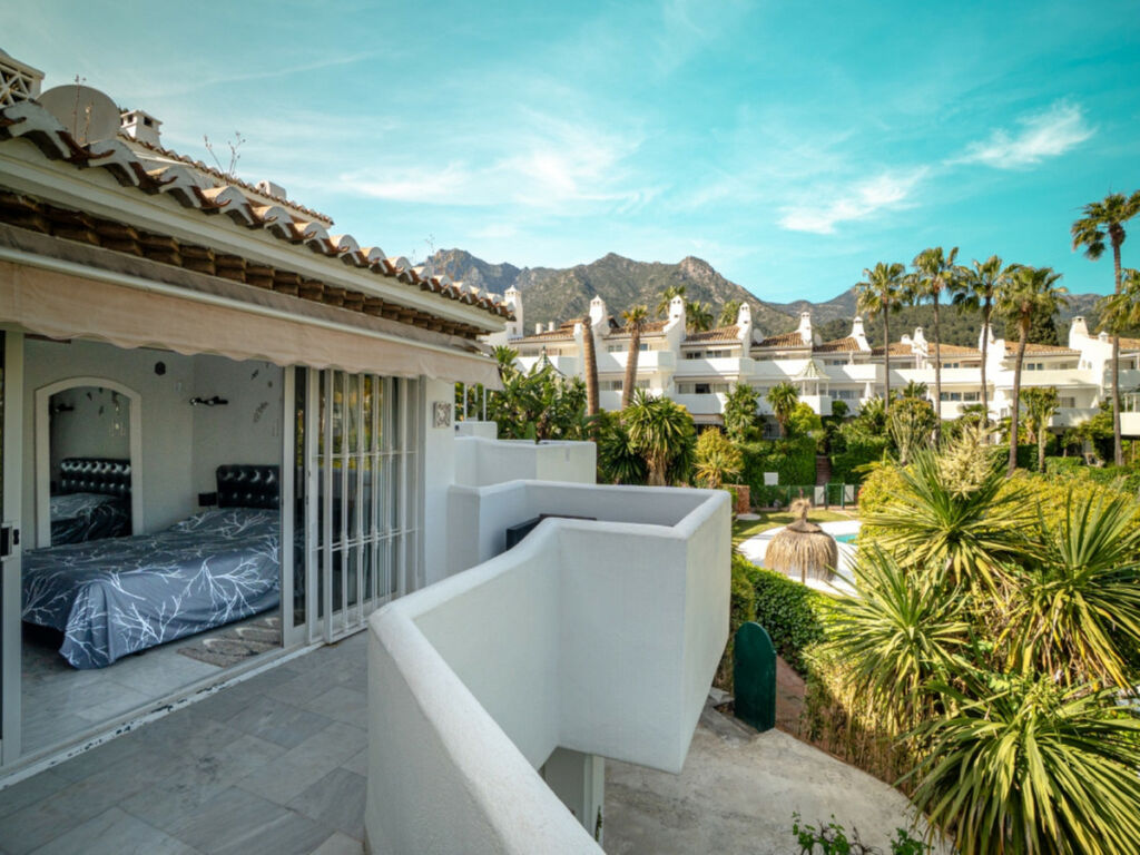 Townhouse Sierra Blanca Málaga - image 11