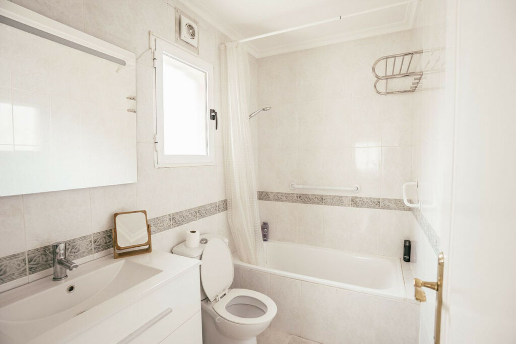 Detached Villa Villamartin Alicante - image 11