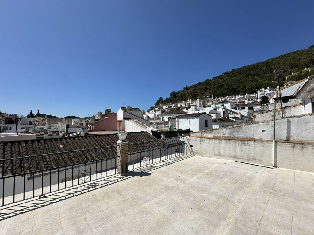 Semi-Detached House Benahavís Málaga - image 11