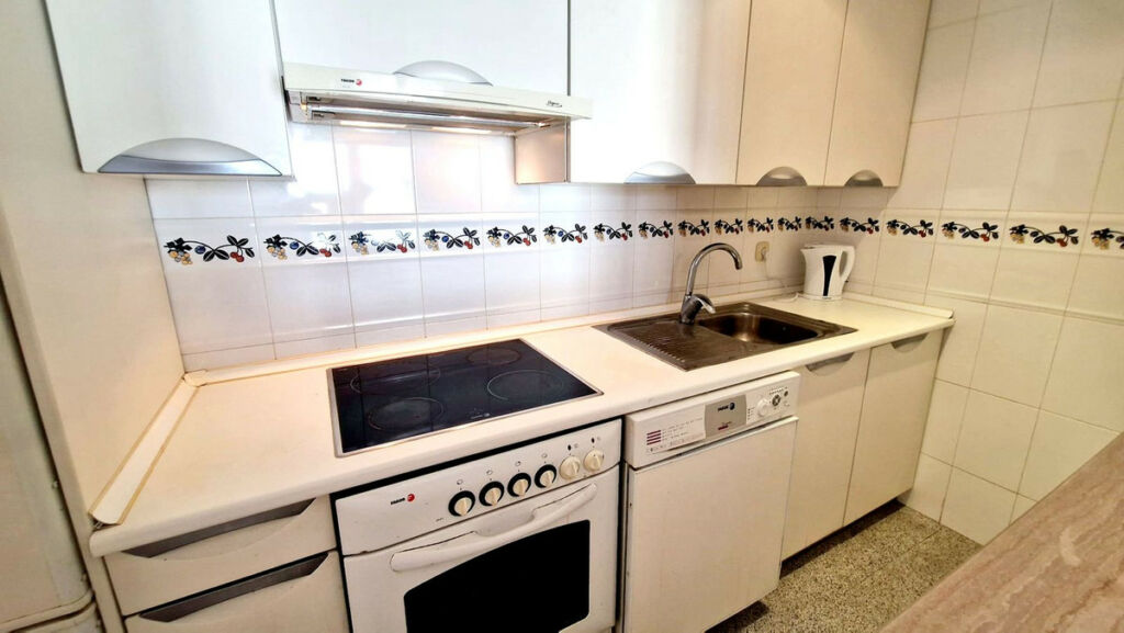 Middle Floor Apartment Fuengirola Málaga - image 11