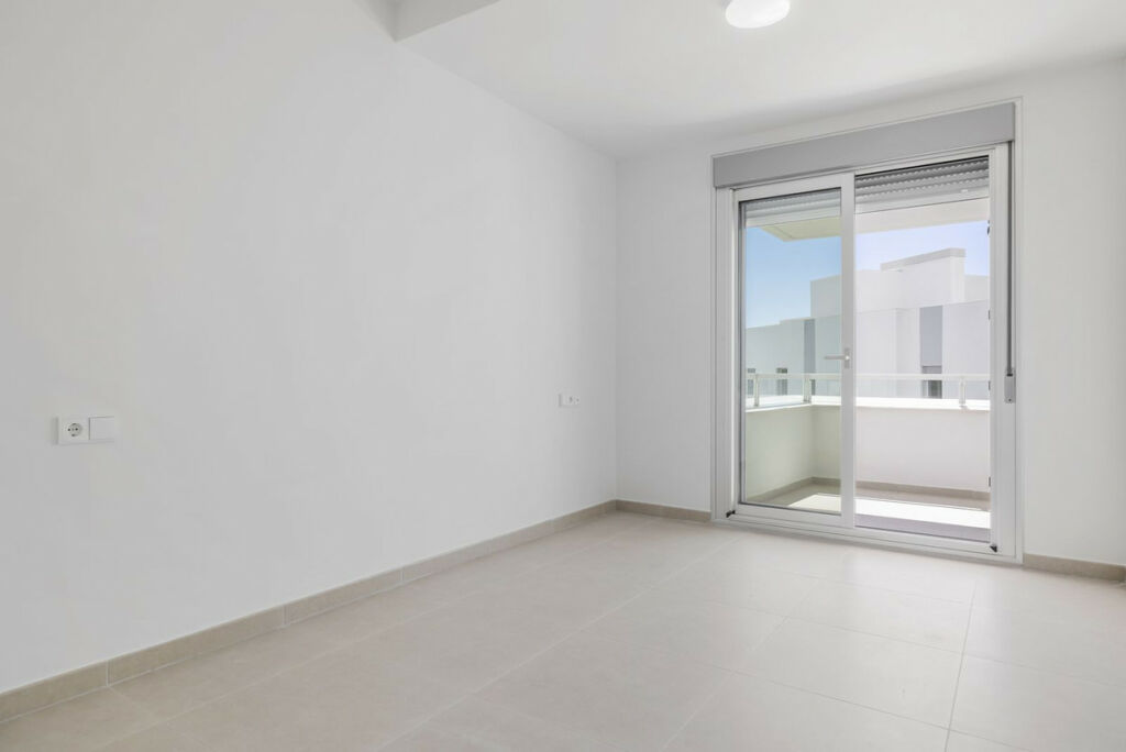 Middle Floor Apartment Cancelada Málaga - image 11