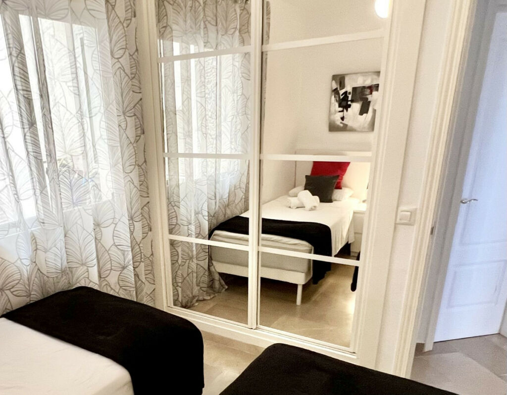 Middle Floor Apartment Estepona Málaga - image 14