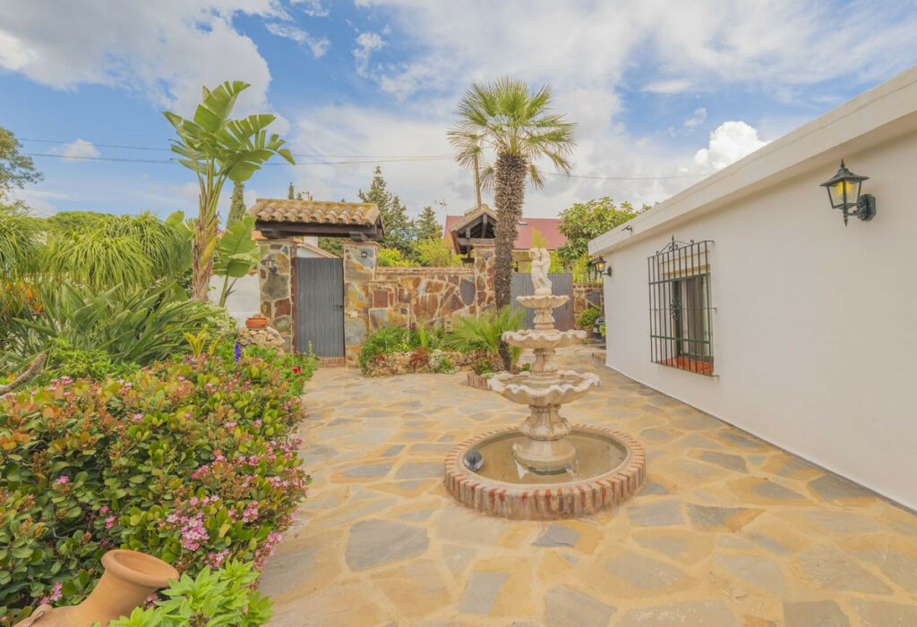 Detached Villa Las Chapas Málaga - image 11