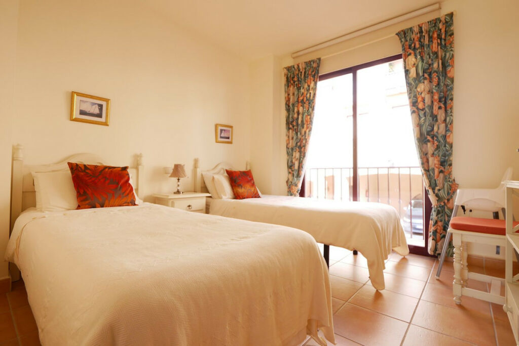 Middle Floor Apartment Calahonda Málaga - image 11
