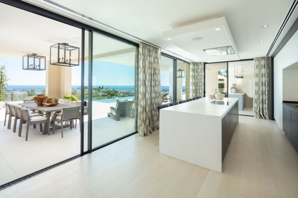 Detached Villa La Quinta Málaga - image 11