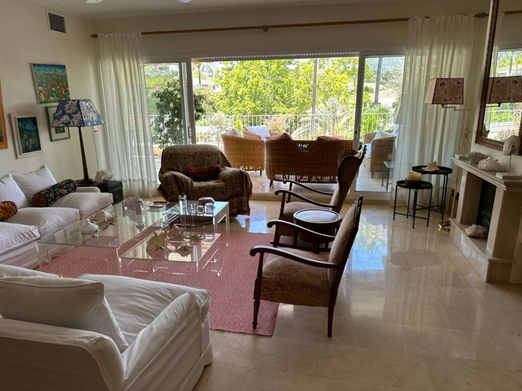 Middle Floor Apartment The Golden Mile Málaga - image 11