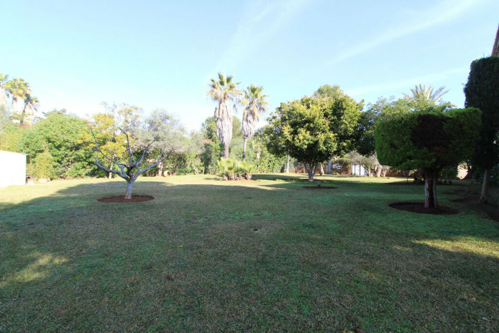 Detached Villa New Golden Mile Málaga - image 11