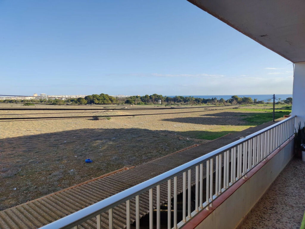 Middle Floor Apartment Torrevieja Alicante - image 11