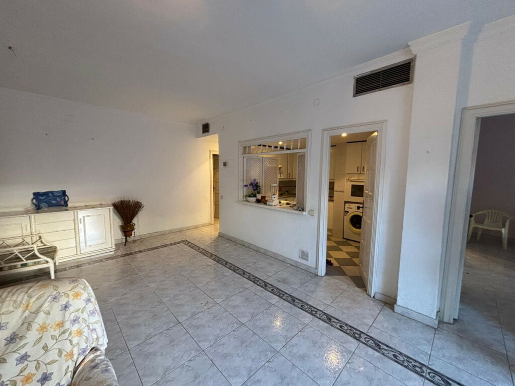 Middle Floor Apartment Nueva Andalucía Málaga - image 11
