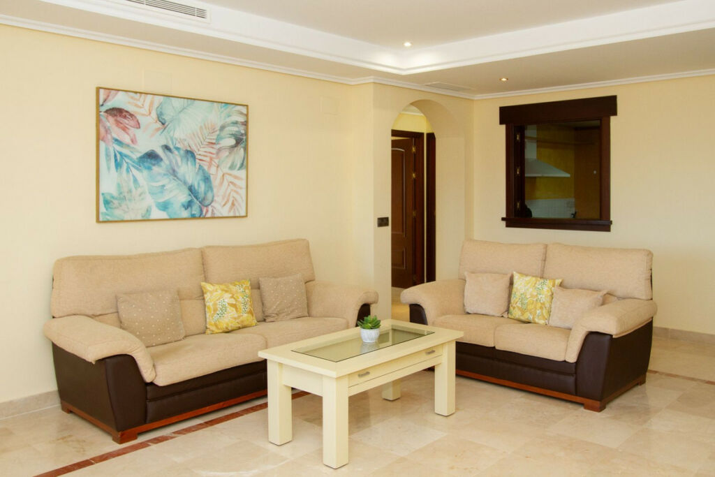 Middle Floor Apartment La Mairena Málaga - image 9