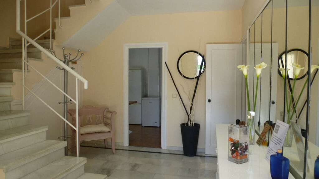 Detached Villa Nueva Andalucía Málaga - image 11
