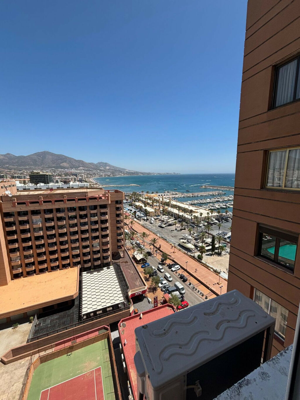 Middle Floor Apartment Fuengirola Málaga - image 11