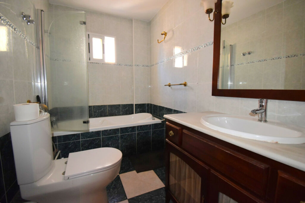Townhouse Los Altos Alicante - image 11