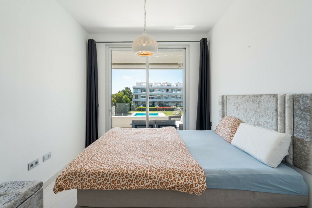 Middle Floor Apartment Estepona Málaga - image 16