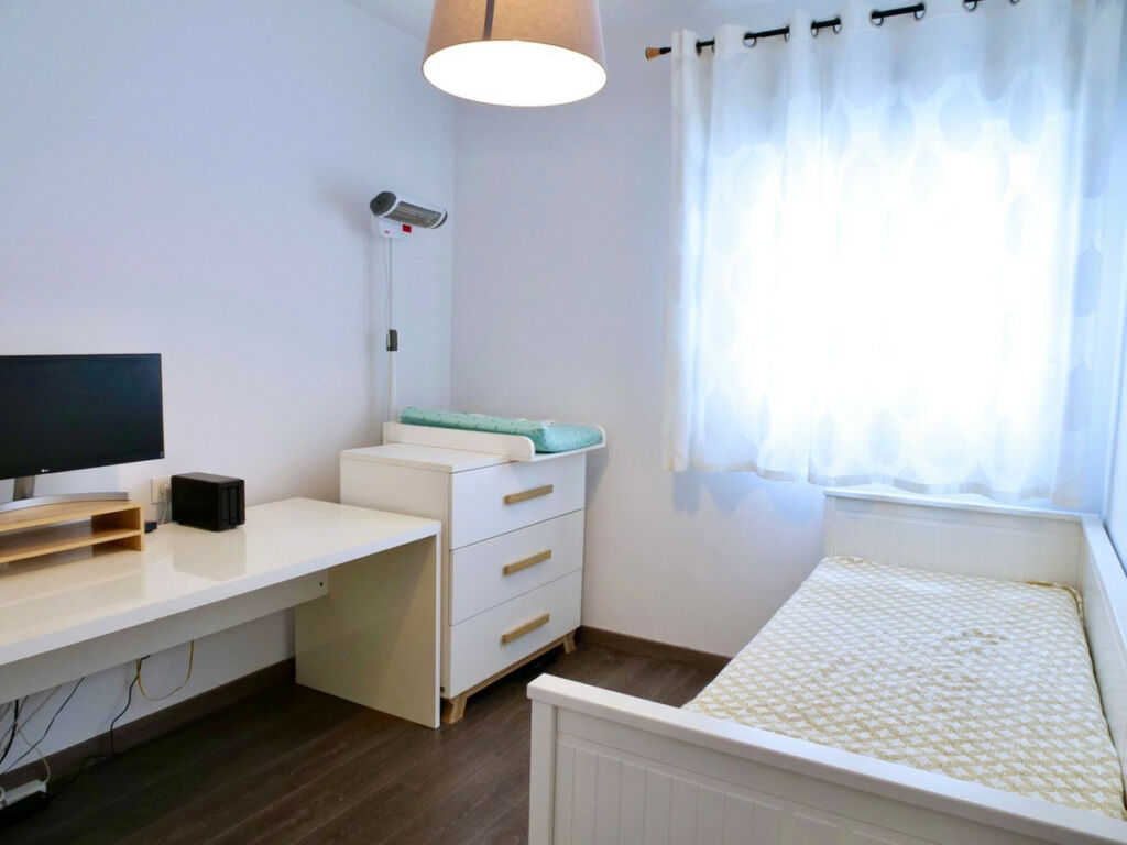 Middle Floor Apartment Estepona Málaga - image 11