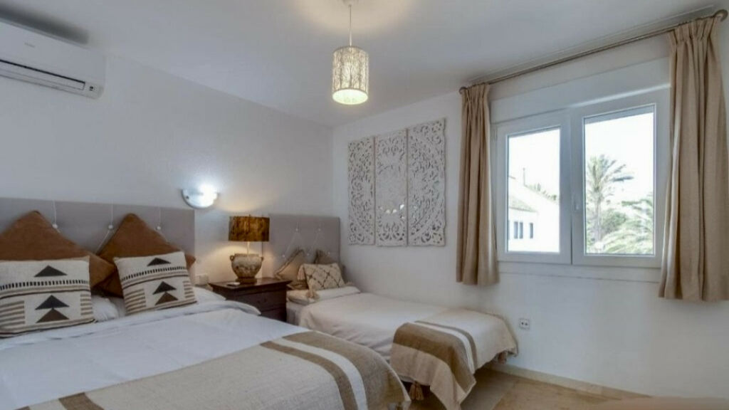 Townhouse Casares Málaga - image 11