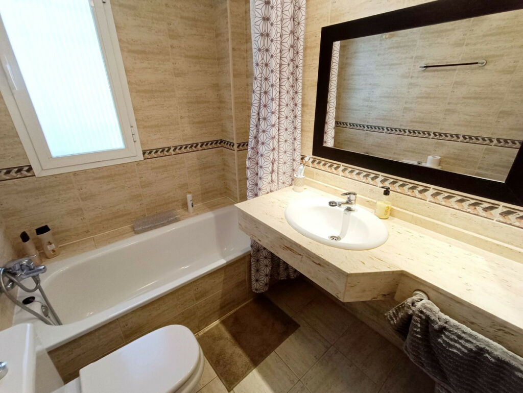 Ground Floor Apartment Aloha Málaga - image 11