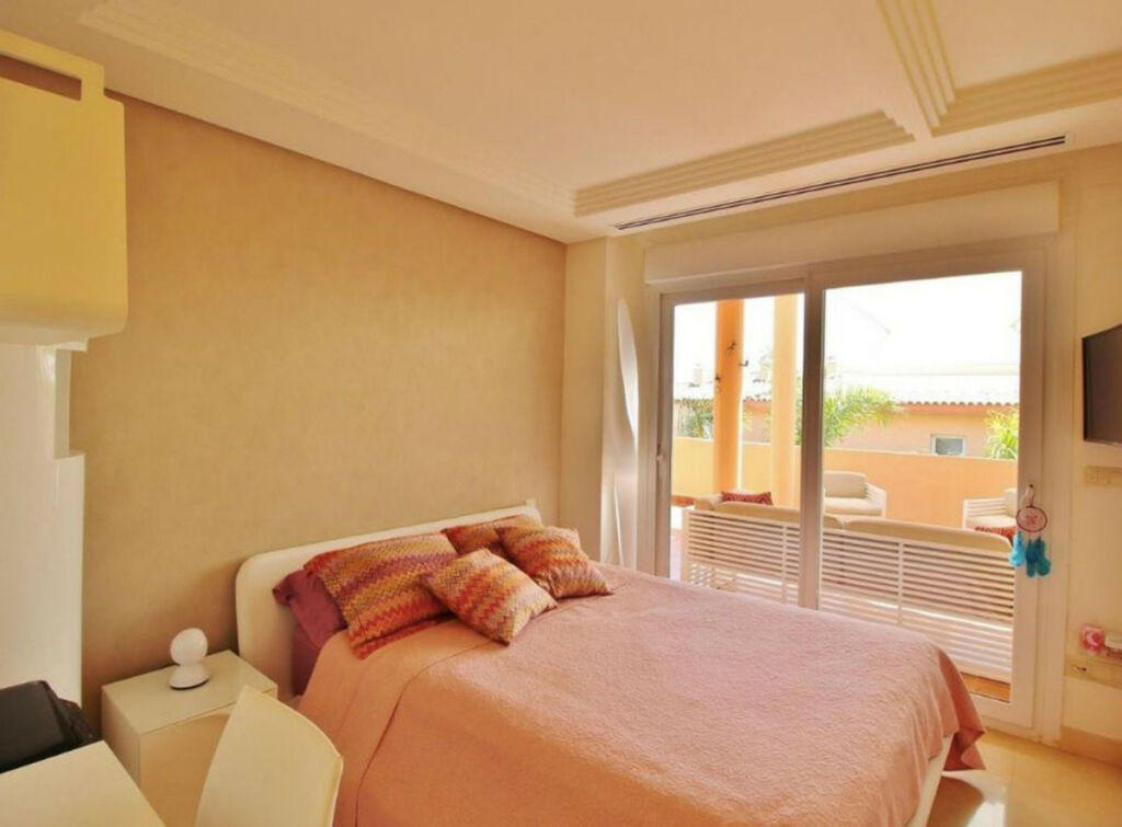 Middle Floor Apartment Nueva Andalucía Málaga - image 11