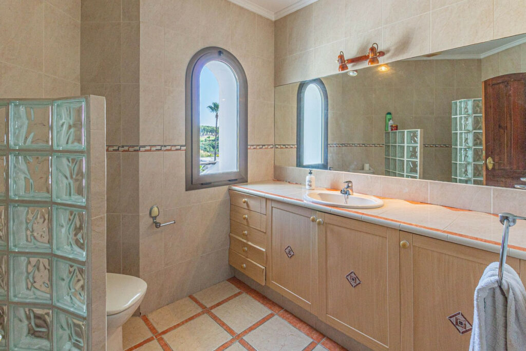 Detached Villa Sotogrande Cádiz - image 11