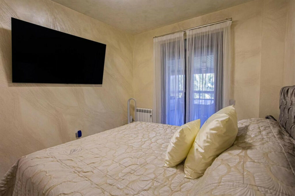 Middle Floor Apartment Los Flamingos Málaga - image 11