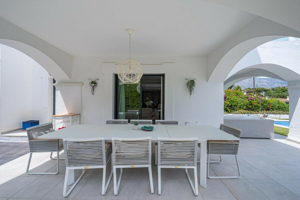 Detached Villa Nueva Andalucía Málaga - image 10