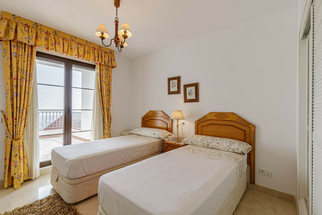 Middle Floor Apartment Los Arqueros Málaga - image 11