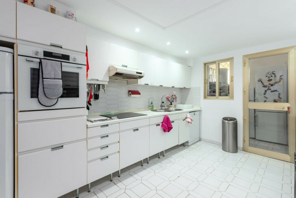 Middle Floor Apartment Nueva Andalucía Málaga - image 11