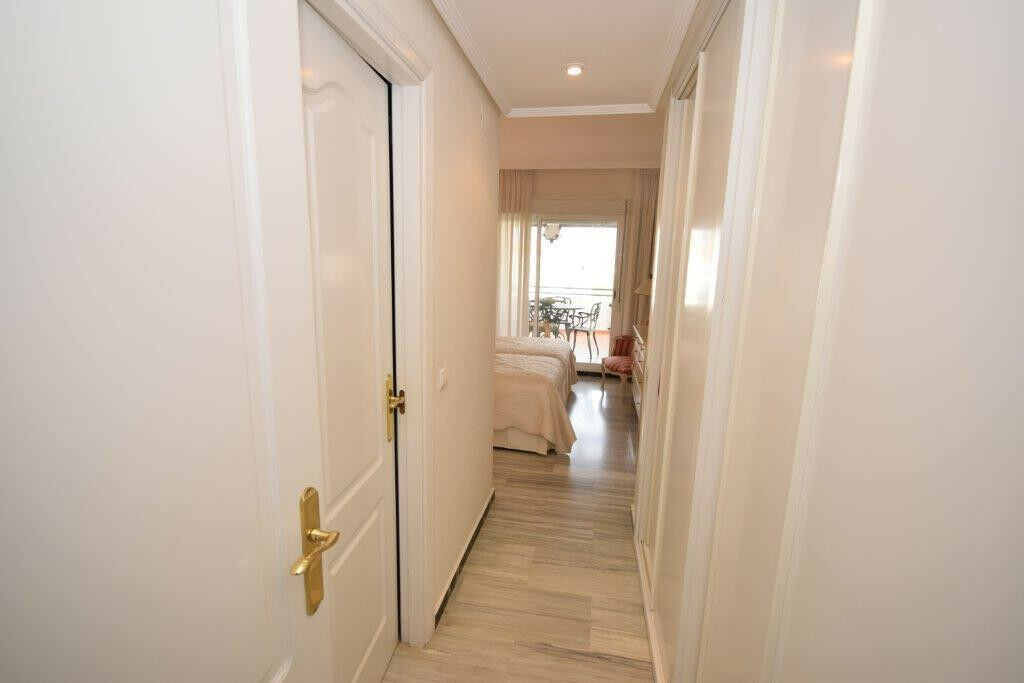 Middle Floor Apartment Puerto Banús Málaga - image 11