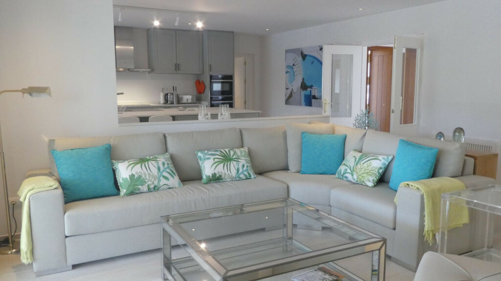 Detached Villa Estepona Málaga - image 11