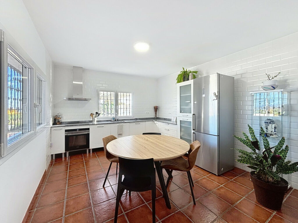 Detached Villa Almayate Málaga - image 11