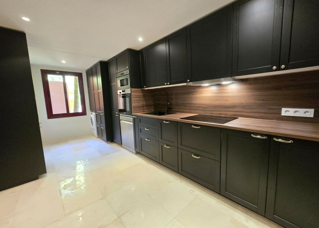 Ground Floor Apartment La Mairena Málaga - image 11