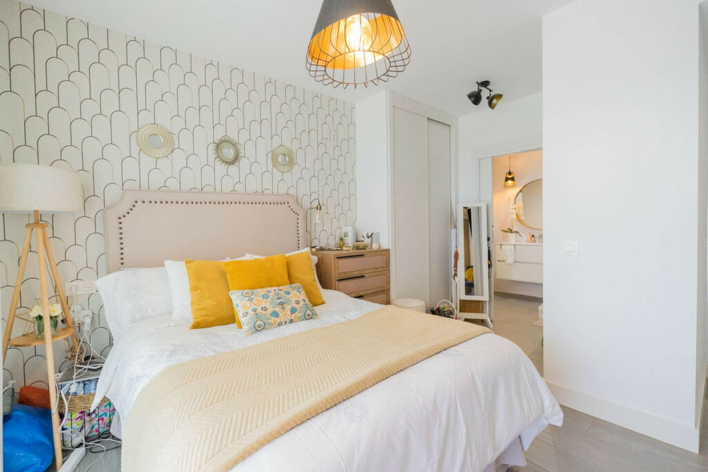 Middle Floor Apartment Fuengirola Málaga - image 11