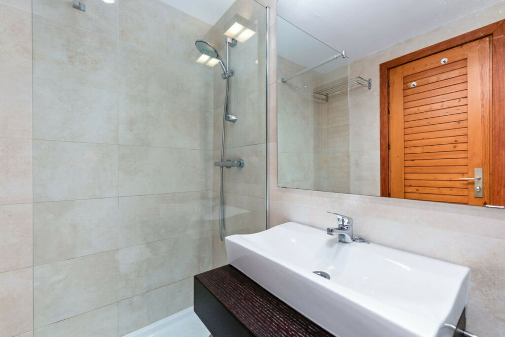 Middle Floor Apartment Estepona Málaga - image 12