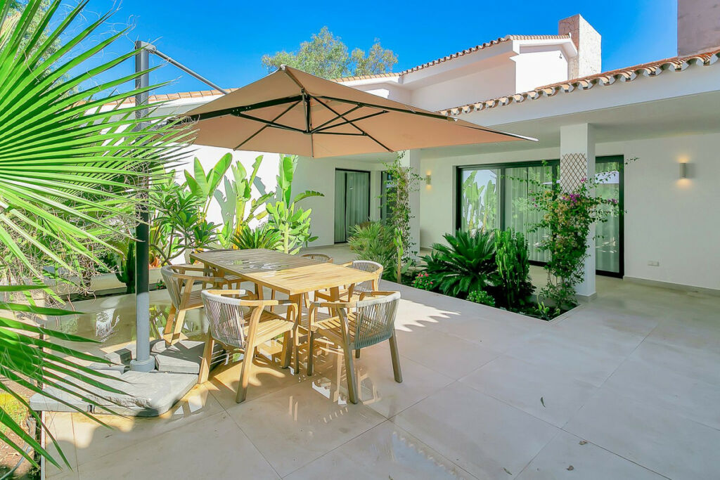 Detached Villa Cabopino Málaga - image 16