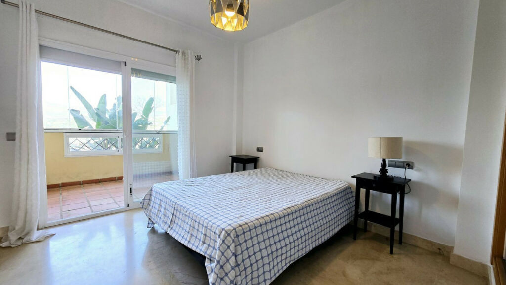 Middle Floor Apartment Estepona Málaga - image 12